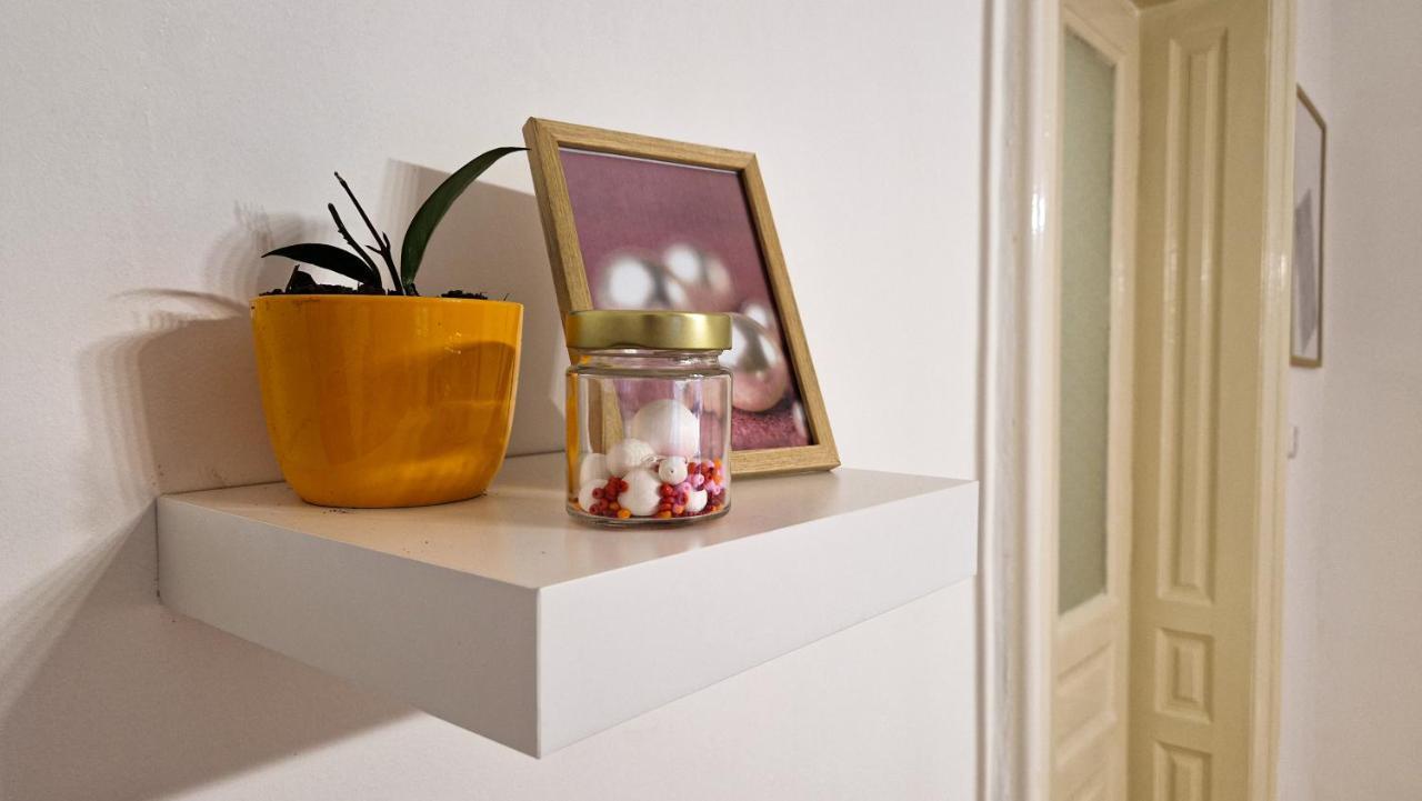 Pearl Apartman Apartment เยอร์ ภายนอก รูปภาพ