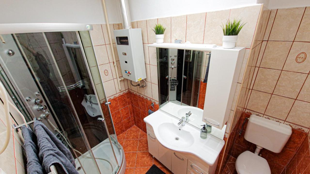 Pearl Apartman Apartment เยอร์ ภายนอก รูปภาพ