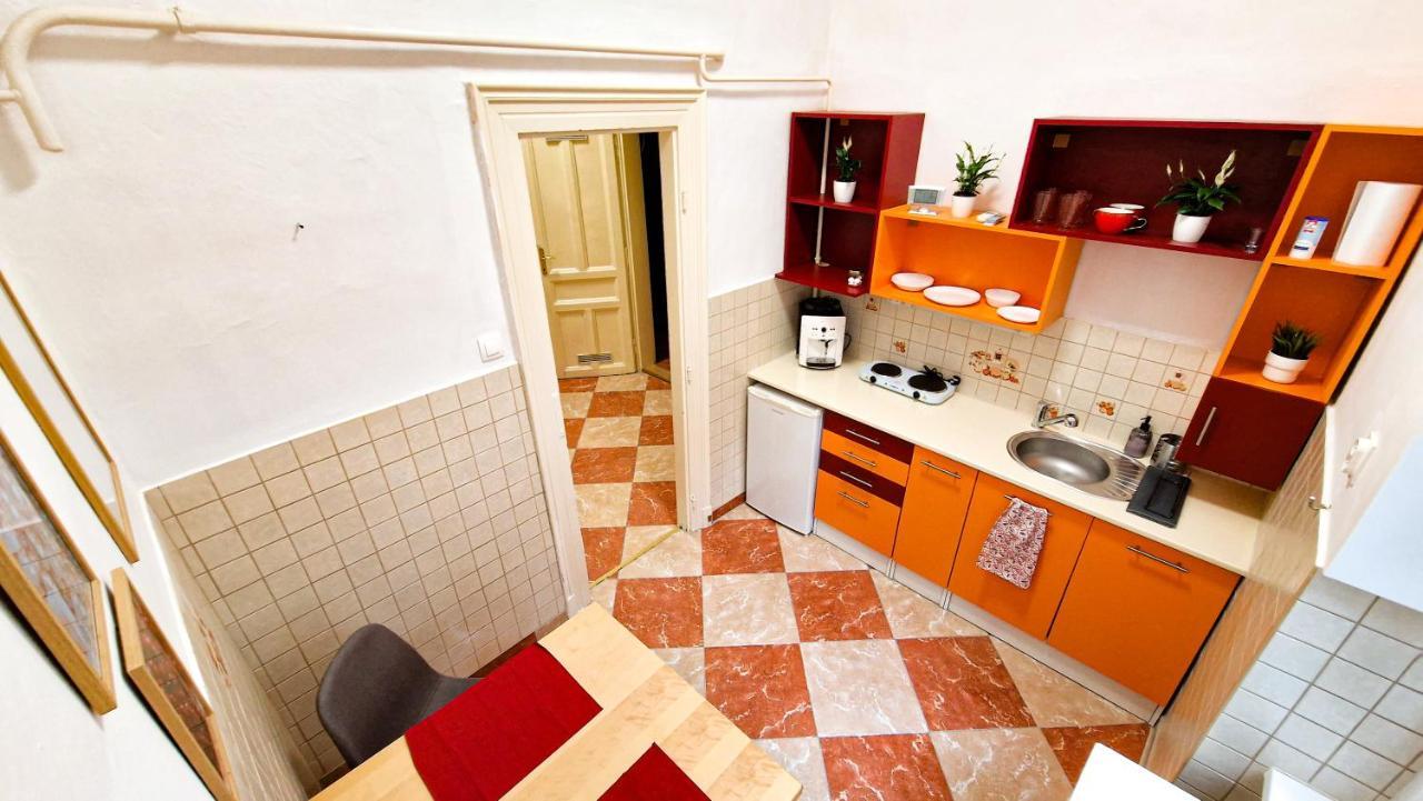 Pearl Apartman Apartment เยอร์ ภายนอก รูปภาพ